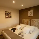 De La Cour فندق مبيت وإفطار