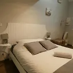 فندق مبيت وإفطار De La Cour 4*