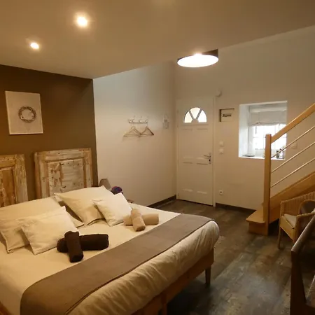 Bed & Breakfast De La Cour 4*