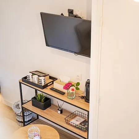 Oda ve Kahvaltı De La Cour 4*