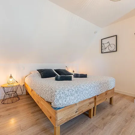De La Cour 4* Campandré-Valcongrain