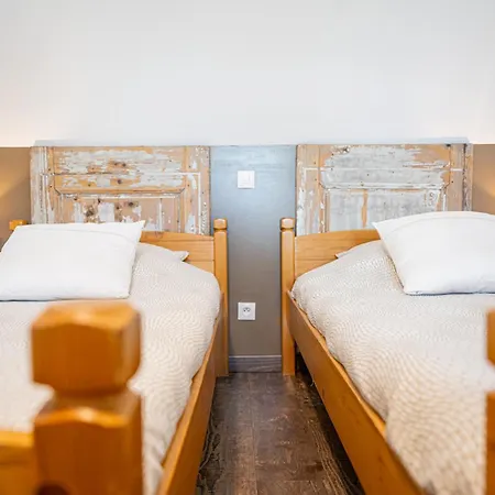 De La Cour Oda ve Kahvaltı 4*