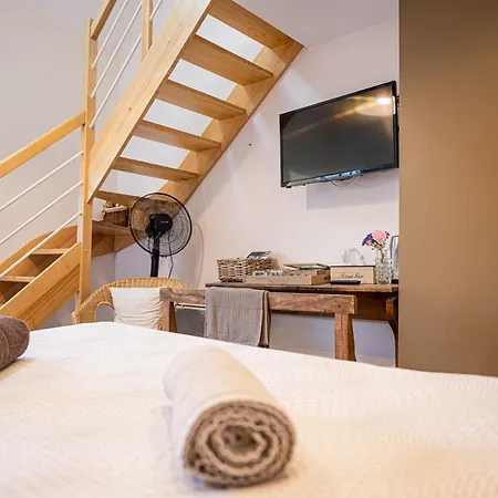 De La Cour Oda ve Kahvaltı 4*