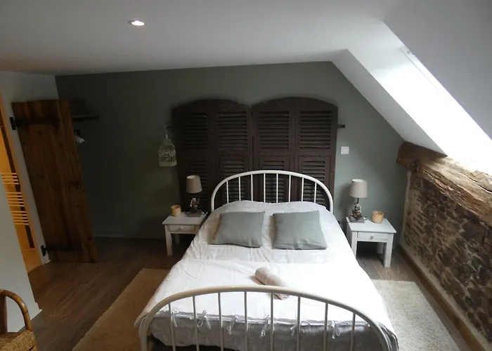 De La Cour לינה וארוחת בוקר 4*