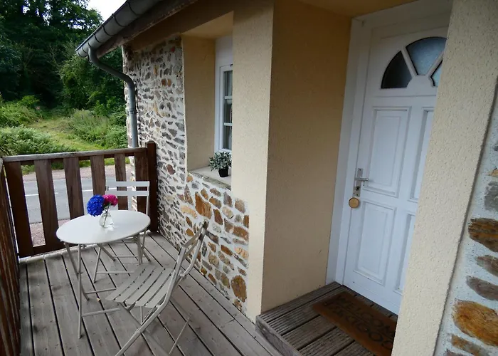 לינה וארוחת בוקר De La Cour Campandré-Valcongrain