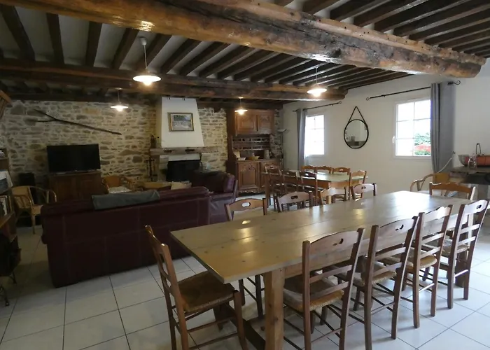 לינה וארוחת בוקר De La Cour Campandré-Valcongrain